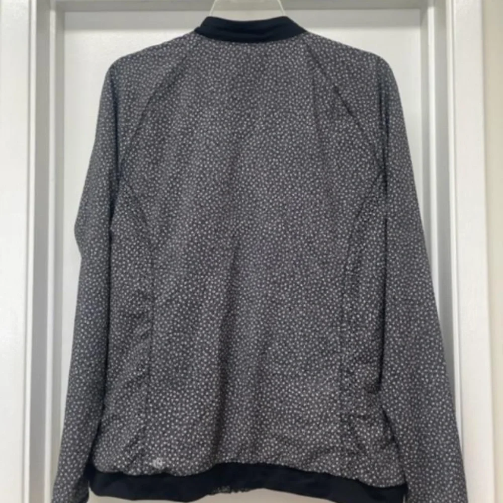 LULULEMON Hit It Jacket Frozen Fizz Black White EUC - Picture 12 of 14
